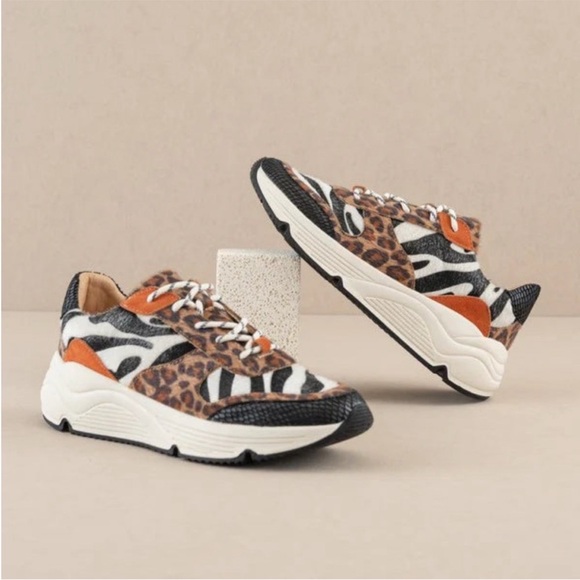 Oasis Society Shoes - Oasis Society Animal Print Women's size 7.5 Sneakers